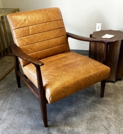 Home Staging Leather Arm Chair with Wood Arms