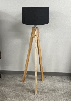 Home Staging Wooden Tripod Lamp